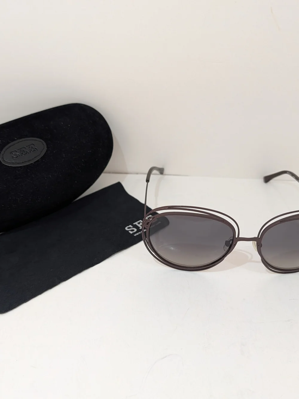 SEE Round Sunglasses in Dark Brown/Black